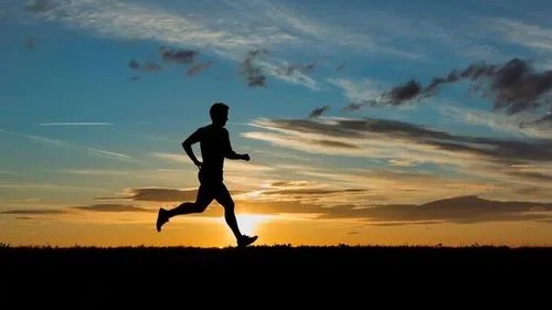 如果你堅(jiān)持跑步一年，將會(huì)發(fā)生什么？